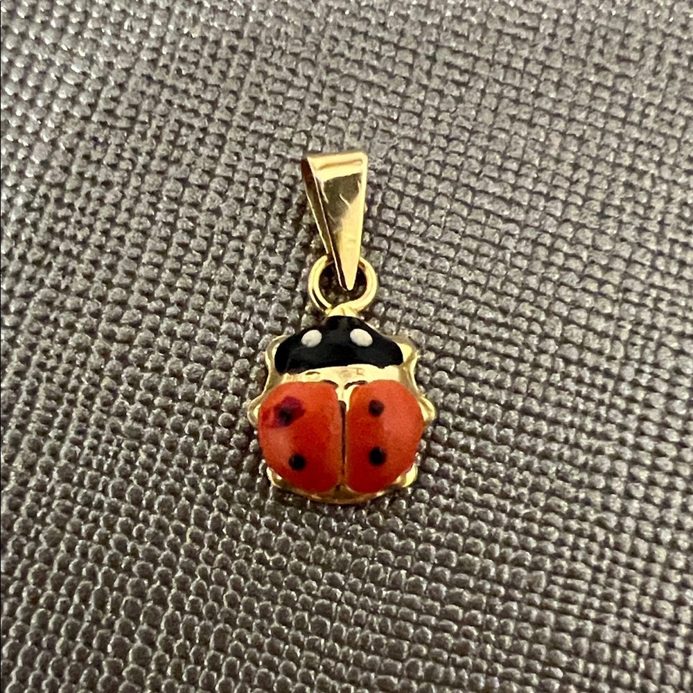 ☀️ Italian Red and Black Enamel Ladybug Pendant in 18kt Yellow Gold